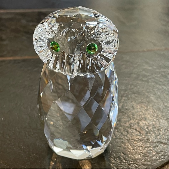 Oleg Cassini Crystal Owl with Green eyes. Paperweight - Picture 2 of 11